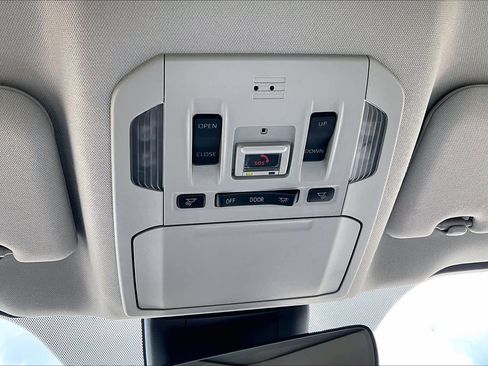 Used 2022 Toyota Highlander XLE FWD image 33