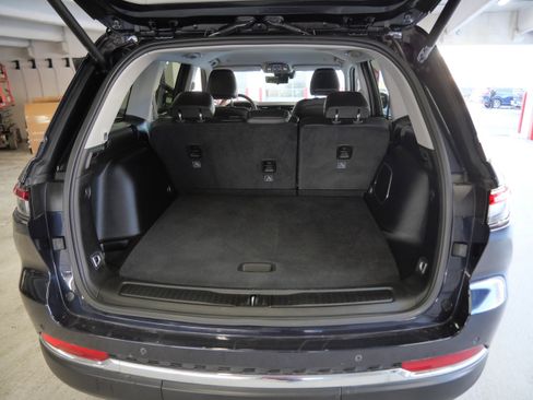 Used 2023 Jeep Grand Cherokee Limited w/ Luxury Tech Group II image 18