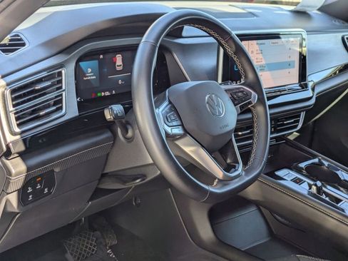 Used 2025 Volkswagen Atlas Cross Sport SE image 14