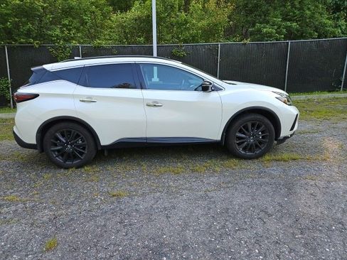 Used 2023 Nissan Murano SV w/ SV Midnight Edition Package image 2
