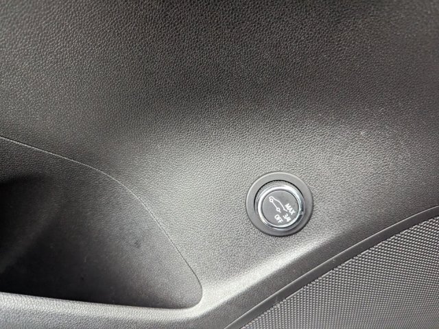 Used 2023 Buick Envision Essence AWD/4WD image 14