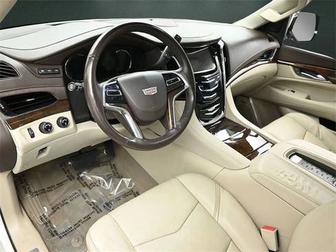 Used 2017 Cadillac Escalade ESV Premium Luxury image 10