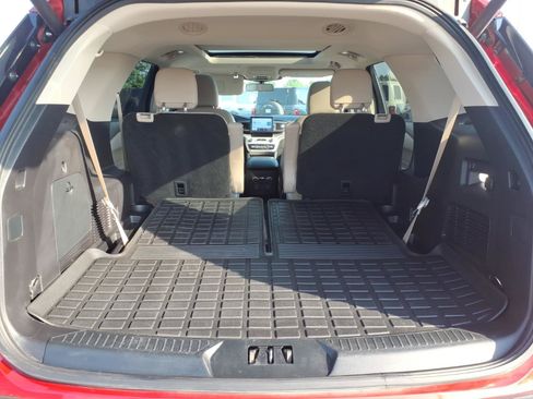 Used 2021 Ford Explorer XLT w/ Equipment Group 202A AWD/4WD image 16
