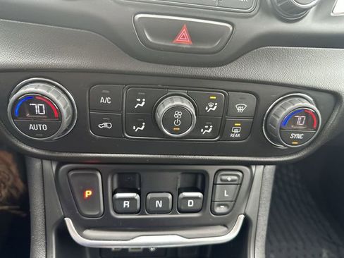 Used 2021 GMC Terrain SLT image 18