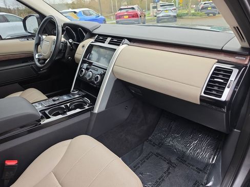 Used 2017 Land Rover Discovery HSE image 36