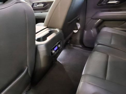 Used 2025 Chevrolet Suburban Z71 AWD/4WD image 32