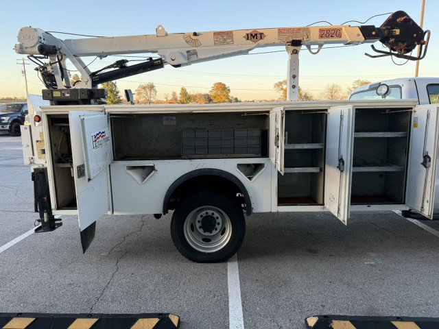 Used 2007 Ford F550 2WD Regular Cab Super Duty image 13