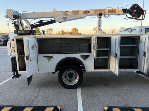 Used 2007 Ford F550 2WD Regular Cab Super Duty image 13