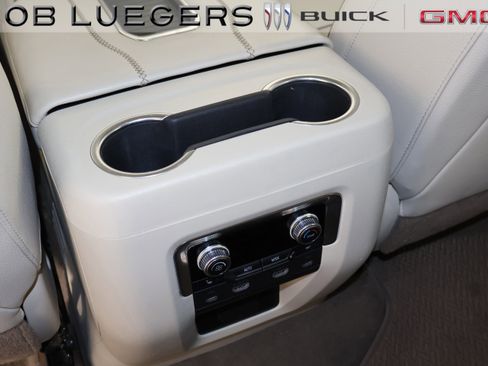 Used 2021 GMC Yukon XL Denali image 16