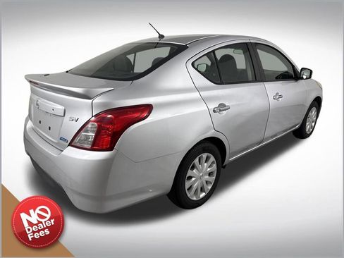 Used 2016 Nissan Versa SV image 3