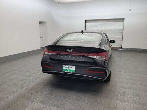 Used 2025 Hyundai Elantra Sport FWD image 7