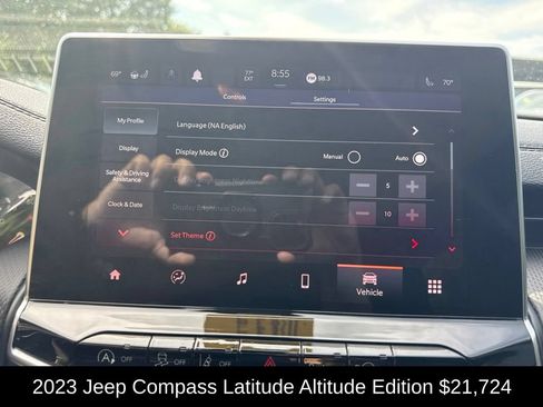 Used 2023 Jeep Compass Latitude w/ Convenience Group AWD/4WD image 17