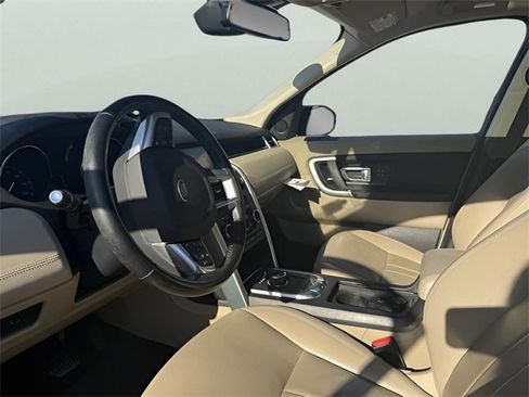 Used 2018 Land Rover Discovery Sport HSE image 14