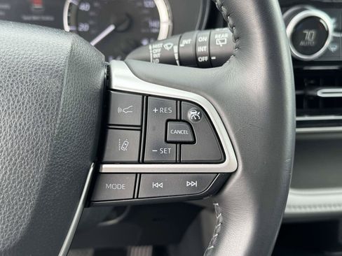 Used 2023 Toyota Highlander LE FWD image 11
