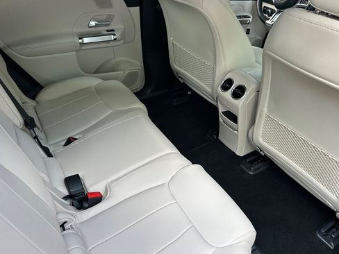 Used 2025 Mercedes-Benz EQB 250+ image 36