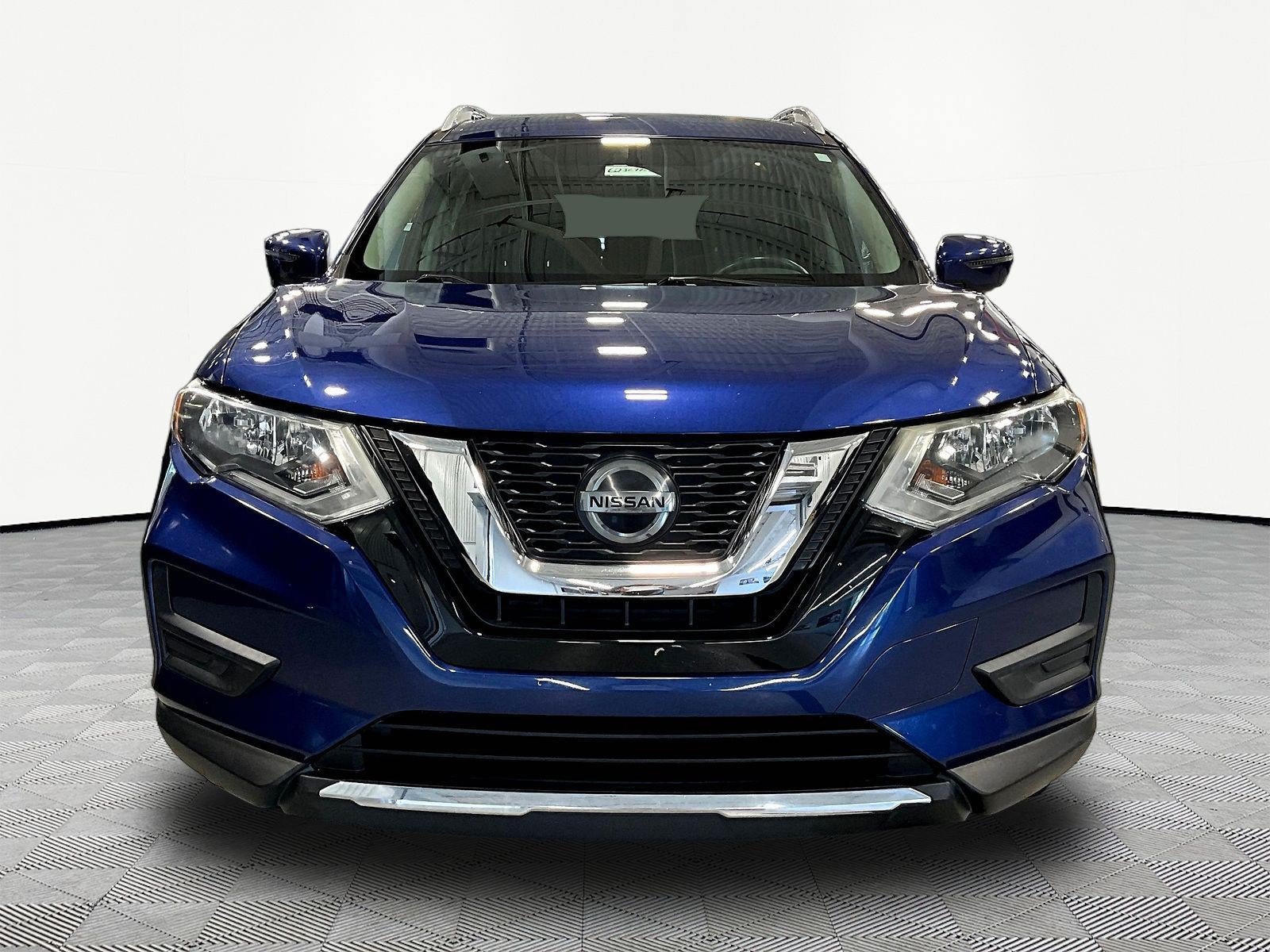 Used 2018 Nissan Rogue SV w/ Sun & Sound Touring Package AWD/4WD image 2