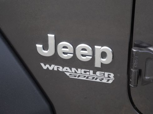 Used 2019 Jeep Wrangler Sport AWD/4WD image 17