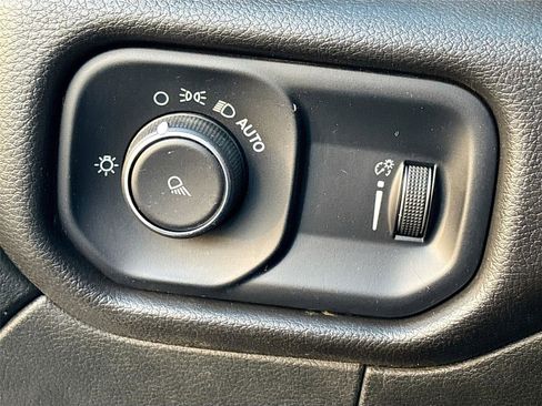 Used 2022 RAM 2500 Tradesman w/ Chrome Appearance Group image 10