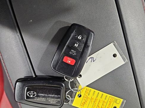 Used 2023 Toyota Highlander XSE AWD/4WD image 29