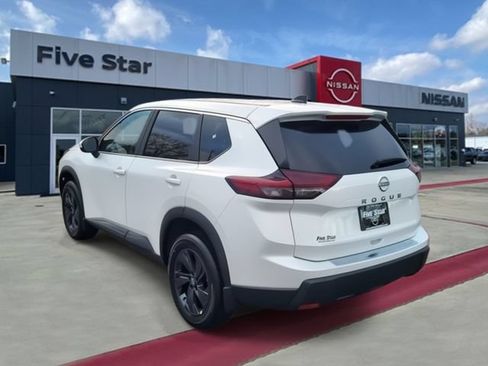 Used 2026 Nissan Rogue SV FWD image 6