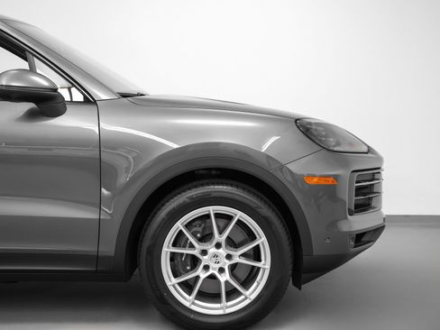 Certified 2025 Porsche Cayenne image 14