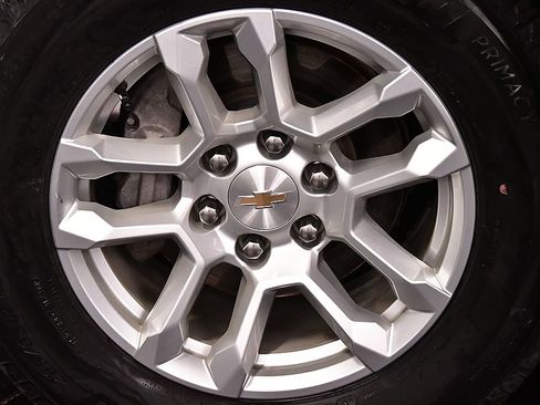 Used 2023 Chevrolet Silverado 1500 LT AWD/4WD image 9