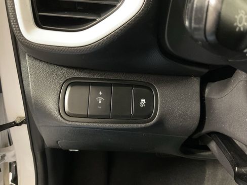 Used 2023 Hyundai Venue Limited w/ Cargo Package FWD image 29