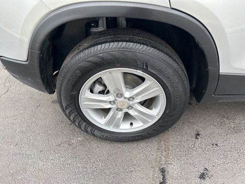 Used 2021 Chevrolet Trax LS w/ Tint and Cruise Package image 43