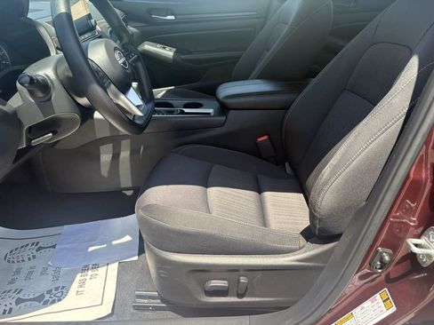 Used 2025 Nissan Altima 2.5 SV FWD image 19