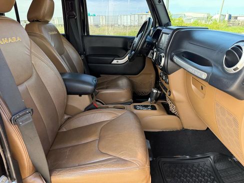 Used 2013 Jeep Wrangler Unlimited Sahara w/ Dual Top Group AWD/4WD image 27