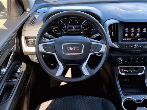 Used 2024 GMC Terrain SLE image 5