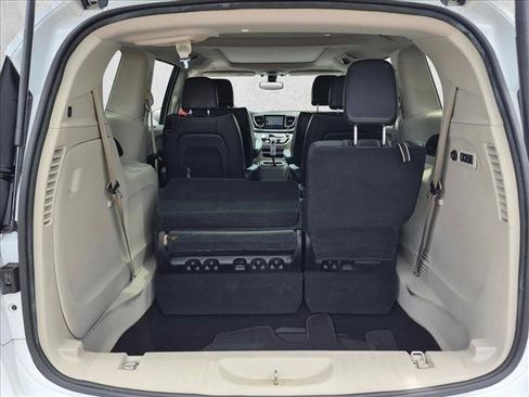 Used 2019 Chrysler Pacifica Limited FWD image 6