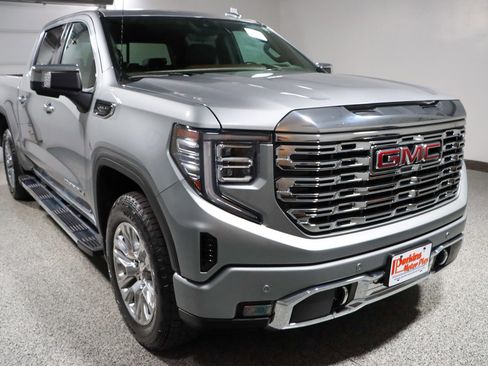Used 2025 GMC Sierra 1500 Denali w/ Technology Package AWD/4WD image 5