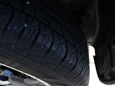 Used 2019 Jeep Cherokee Limited AWD/4WD image 9