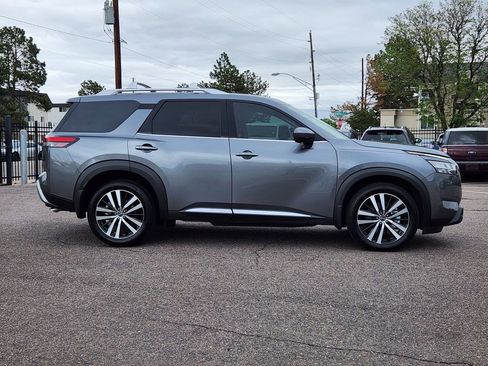 Used 2023 Nissan Pathfinder Platinum AWD/4WD image 4