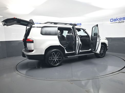Used 2024 Lexus GX 550 w/ Accessory Package (31) AWD/4WD image 58
