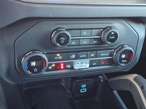 Used 2025 Ford Bronco Badlands image 20