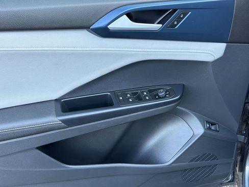 Used 2024 Volkswagen Taos SE image 13