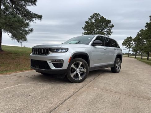 Used 2024 Jeep Grand Cherokee Limited image 5