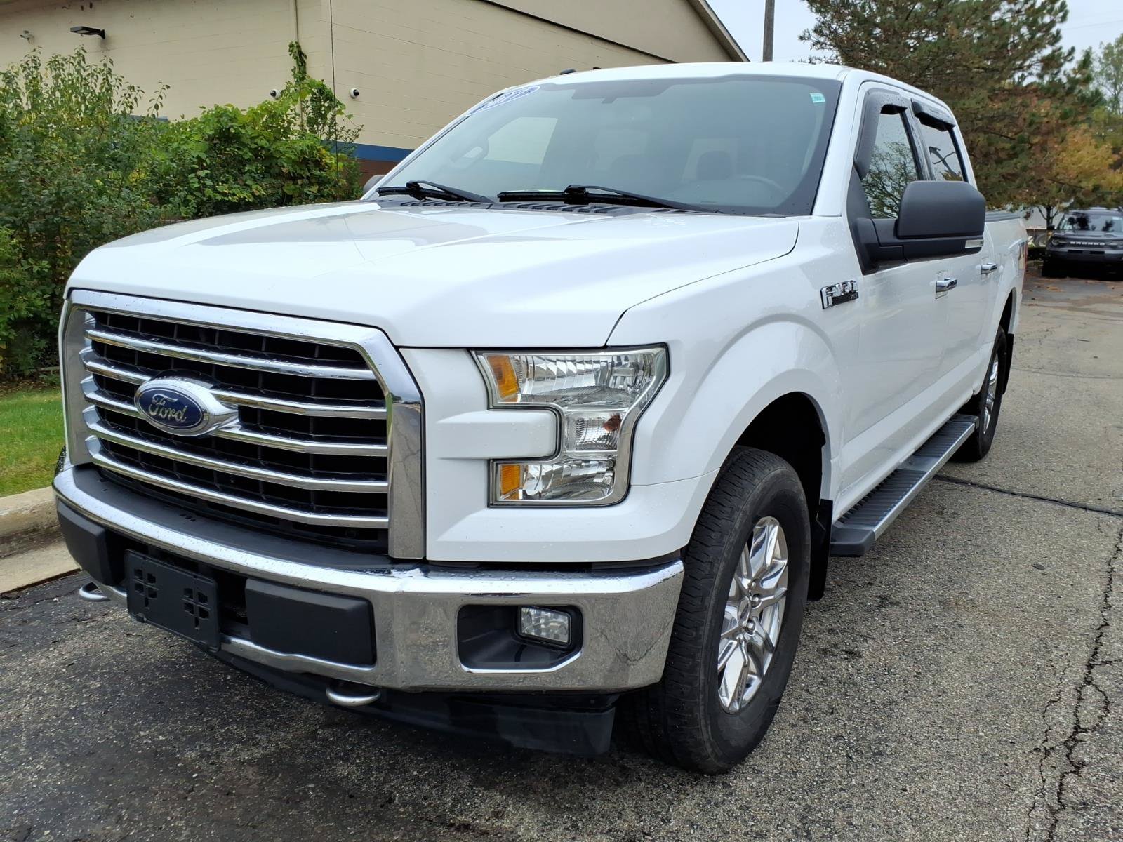 Used 2017 Ford F150 XLT w/ Equipment Group 302A Luxury AWD/4WD image 3