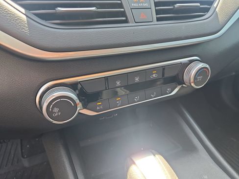 Used 2025 Nissan Altima 2.5 S FWD image 13