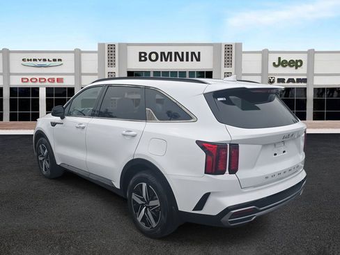 Used 2022 Kia Sorento S FWD image 4