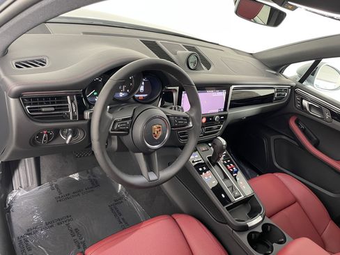 New 2026 Porsche Macan image 4