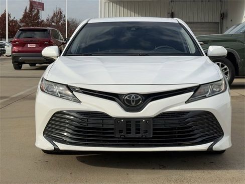 Used 2019 Toyota Camry LE image 7