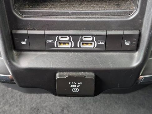 Used 2025 RAM 1500 Laramie AWD/4WD image 31