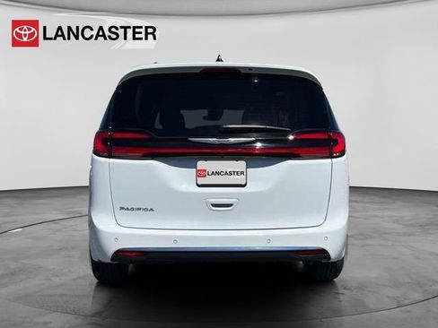 Used 2024 Chrysler Pacifica Touring-L FWD image 6
