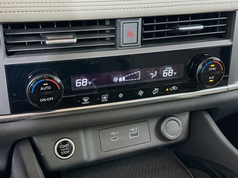 Used 2023 Nissan Rogue SV image 23