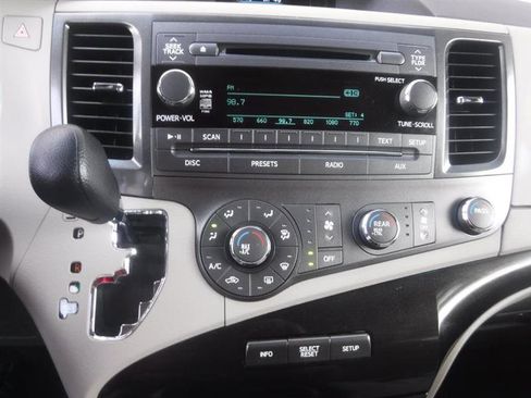 Used 2012 Toyota Sienna LE image 32