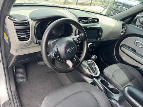 Used 2018 Kia Soul + FWD image 10