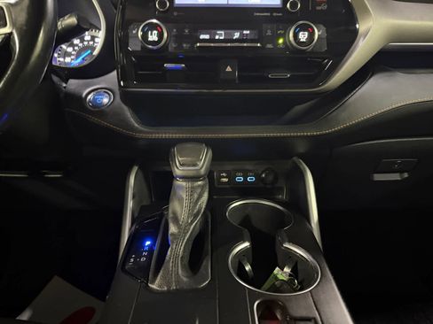 Used 2022 Toyota Highlander Bronze Edition image 15